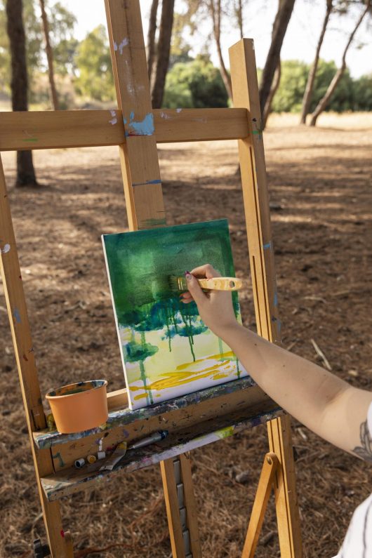 woman-outdoors-painting-landscape-canvas